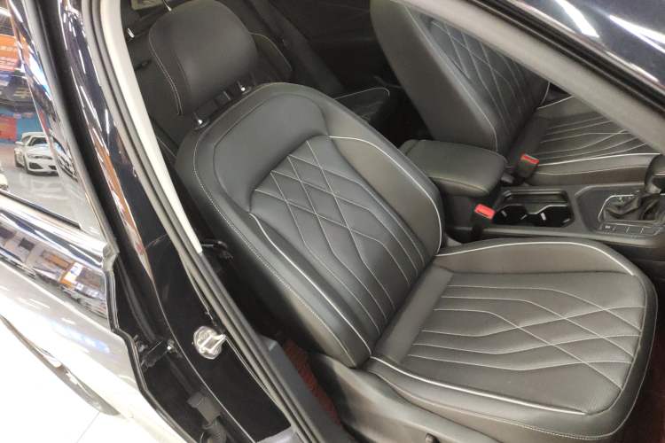 Used Volkswagen Tiguan L 2022 330TSI Automatic Two-Wheel Drive Smart Edition