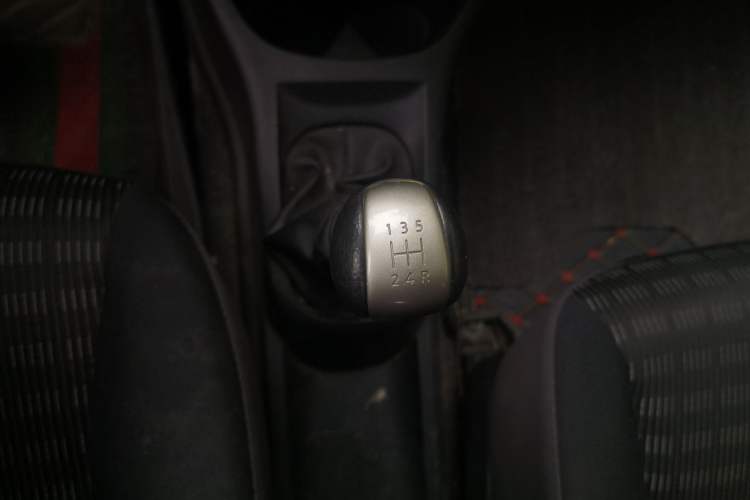 Used Nissan Livina 2013 Jingrui 1.6XL Manual Comfort Edition Gear Lever