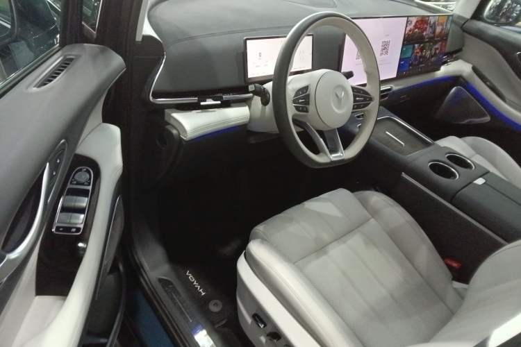 Used VOYAH Dream 2025 PHEV Four-Wheel-Drive Flagship Kunpeng Edition Driver Seat