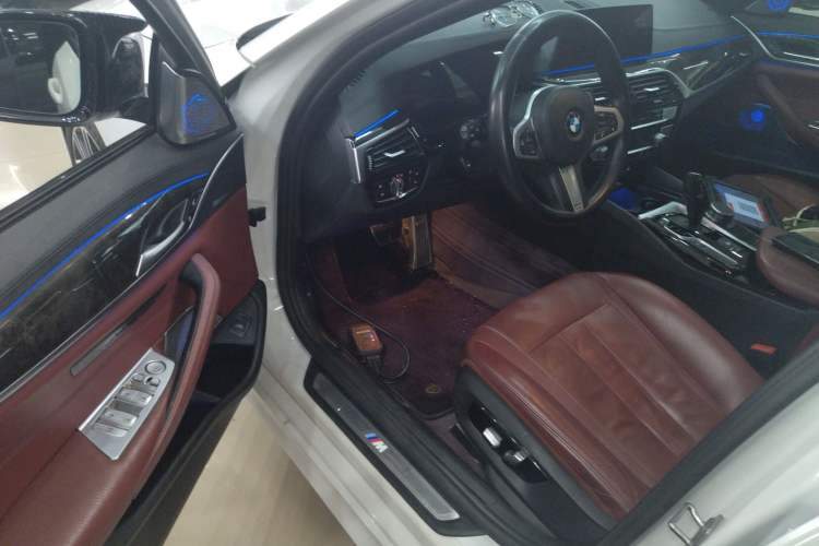 Used BMW 5 Series 2019 530Li Luxury Edition M Sport Package Driver Seat