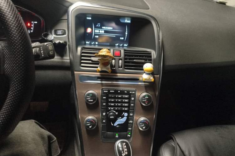 Used Volvo XC60 2015 T5 Smart Upgrade Model Audio And AC Panel