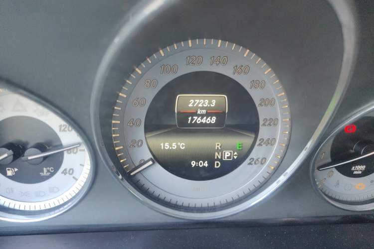 Used Mercedes-Benz GLK-Class 2013 GLK 300 4MATIC Dynamic Sunroof Model Odometer Close Up