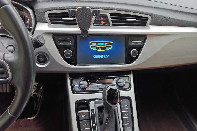 Used Geely Auto Emgrand X7 Sport 2016 1.8TD Automatic All-Wheel-Drive ZhiZun Edition Audio And AC Panel