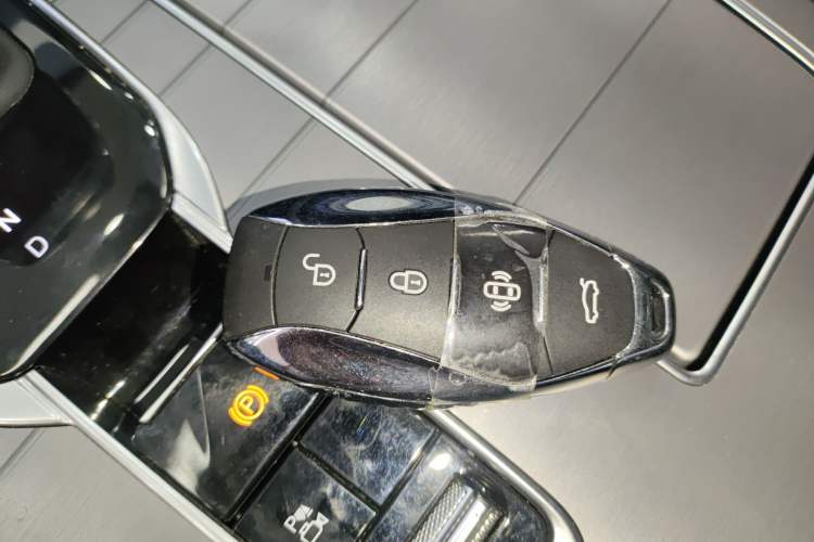 Used Hongqi HS7 PHEV 2024 2.0T PHEV Four-Wheel Drive Flagship Edition 6 Seats Vehicle Key