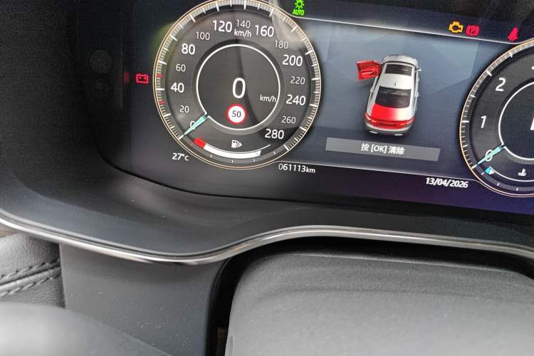 Used Jaguar XFL 2021 XFL 2.0T P200 Two-Wheel-Drive Elite Luxury Edition Odometer Close Up