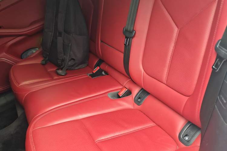 Used Porsche Macan 2022 Macan 2.0T Left Rear Seat