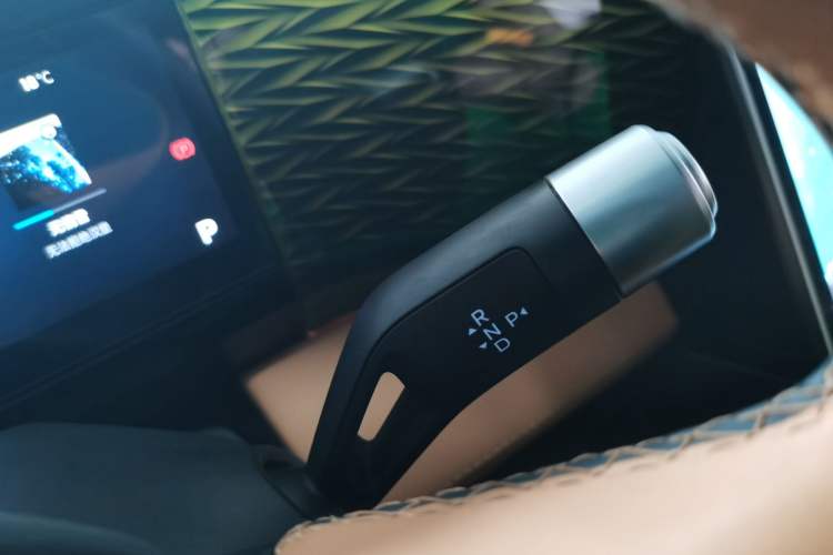 Used Geely Galaxy L7 2023 1.5T 115 km Starship Gear Lever