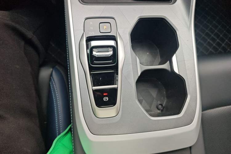 Used GAC Trumpchi GS3 2025 Shadow Speed 270T Enjoyment Edition Soaring to New Heights Gear Lever