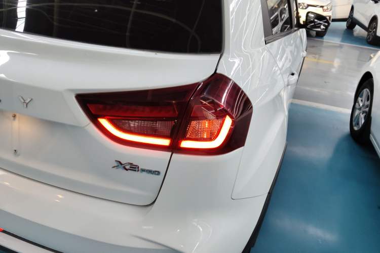 Used Geely Auto Vision X3 2021 PRO 1.5L Manual Elite Model
