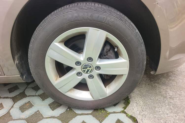 Used Volkswagen Touran 2015 1.4T Manual Comfort Edition 5-Seater Exterior 1