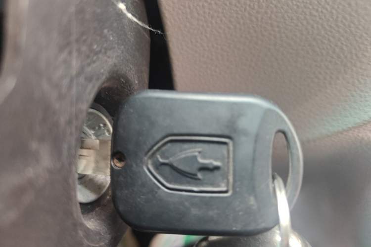 Used Jinbei New Hiace X30L 2024 Wealth Edition Van 2/5 Seats Vehicle Key