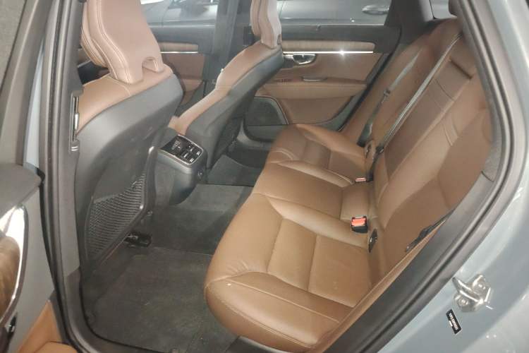 Used Volvo V90 2021 Cross Country B5 AWD Smart Range Edition