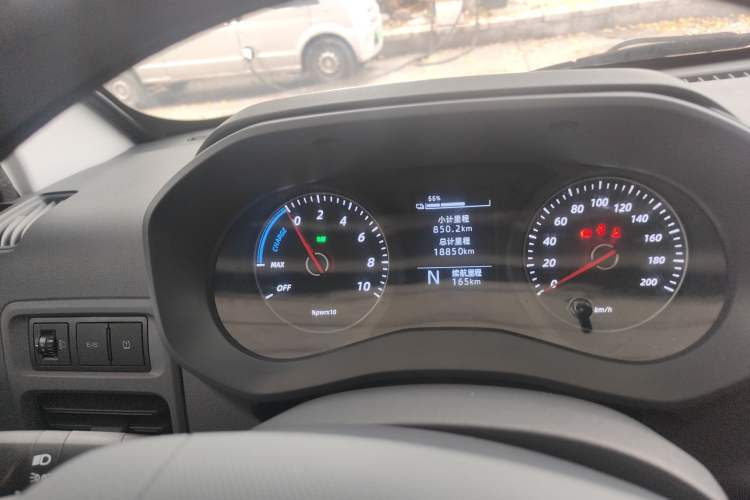 Used Wuling Yangguang 2024 300KM Comfort Version Passenger Van 75kW
