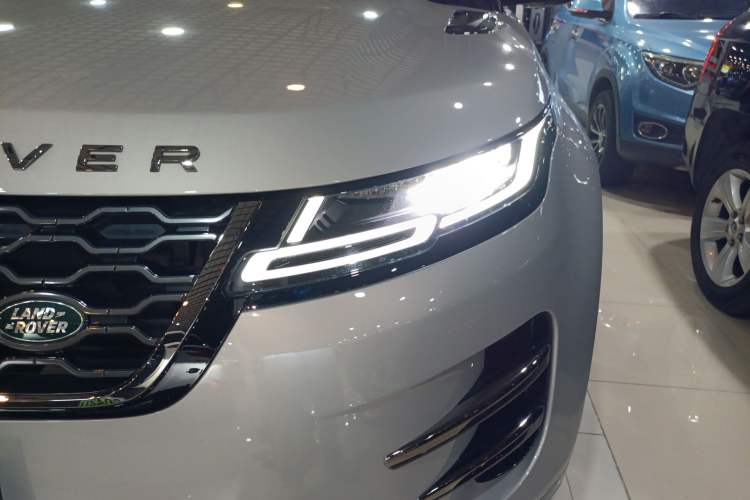 Used Land Rover Range Rover Evoque 2023 Aurora L 249 PS Luxury Edition
