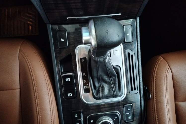 Used Haval H6 Coupe 2015 Blue Label 2.0T Automatic Two-Wheel Drive Elite Model Gear Lever