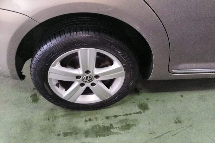 Used Volkswagen Touran 2015 1.4T DSG Comfort Edition 5 Seats Right Rear Wheel Hub