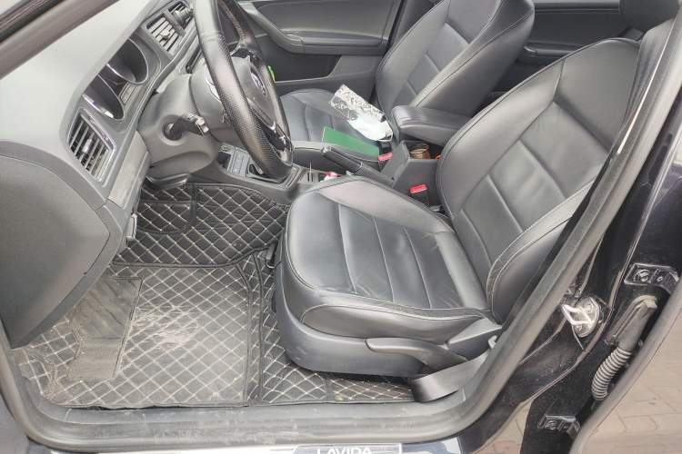 Used Volkswagen Lavida 2015 1.6L Manual Comfort Edition
