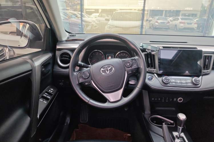 Used Toyota RAV4 2018 2.5L Automatic 4x4 Elite i Edition Steering Wheel
