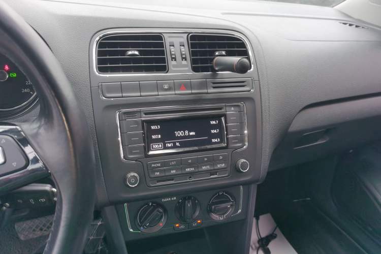 Used Volkswagen Polo 2016 1.6L Automatic Comfort Model Audio And AC Panel