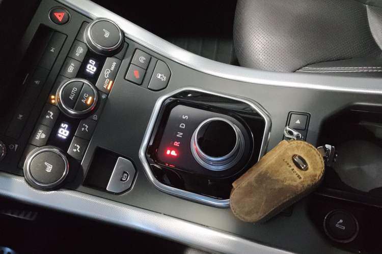 Used Land Rover Range Evoque 2014 2.0T 5-Door Ignite Edition Gear Lever