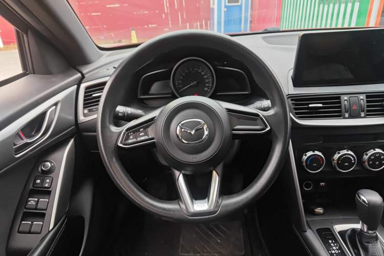 Used Mazda CX-4 2018 2.0L Automatic Two-Wheel Drive Blue Sky Dynamic Version China V Standard Steering Wheel