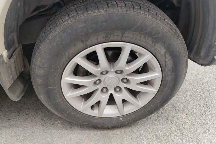 Used Mitsubishi Pajero Sport 2013 3.0L Automatic Two-Wheel Drive Luxury Edition Right Front Wheel Hub