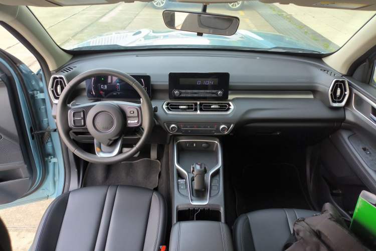 Used Great Wall King Kong Poer 2024 2.0T Automatic 8AT Diesel Two-Wheel-Drive Elite Flatbed Center Console