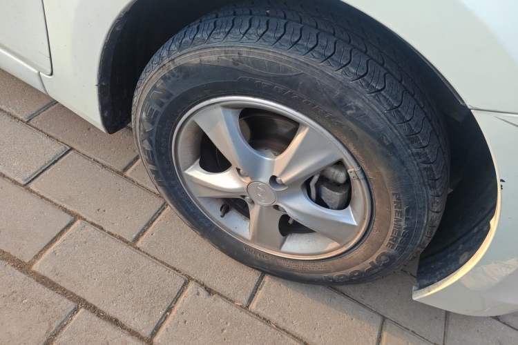 Used Hyundai Verna (older generation) 2014 1.4L Automatic Smart GLS Right Front Wheel Hub