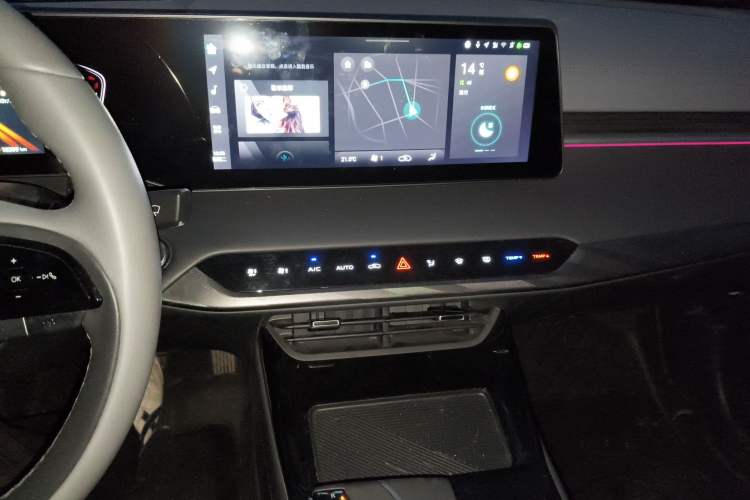 Used CHANGAN Ruicheng PLUS 2023 1.5T DCT Navigation Edition Audio And AC Panel