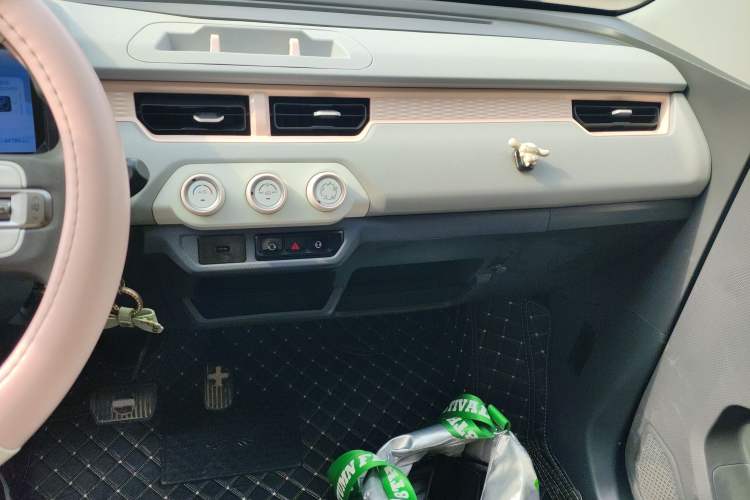 Used Chery QQ Ice Cream 2022 170km Sundae Phosphate Lithium-Ion
