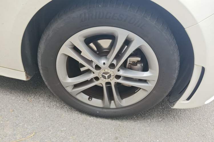 Used Mercedes-Benz A-Class 2021 A 180 L Sport Sedan Right Front Wheel Hub