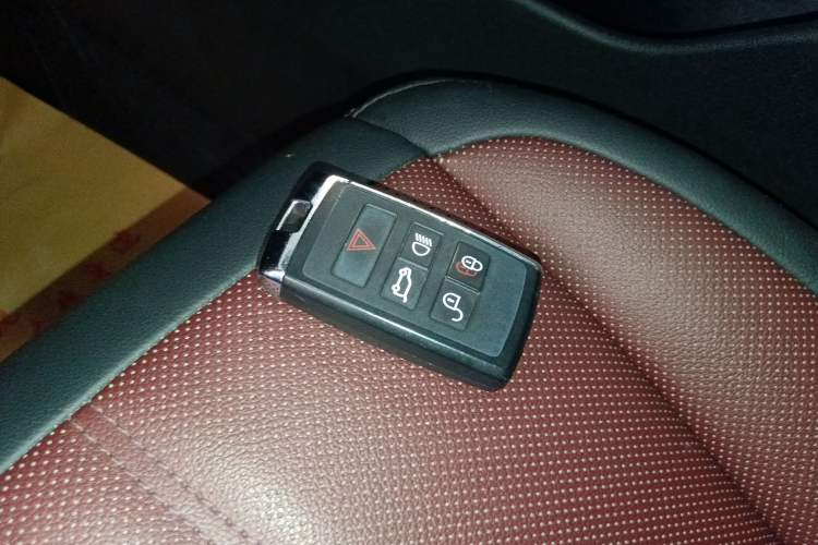 Used Land Rover Range Evoque 2022 Aurora L 249 PS R-Dynamic Luxury Edition Interior 1