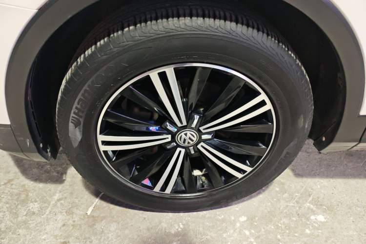 Used Volkswagen Tiguan L 2020 330TSI Automatic Two-Wheel Drive Panoramic Comfort Edition China VI Standard Exterior 4