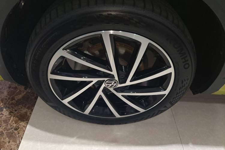 Used Volkswagen T-ROC 2023 300TSI DSG Two-Wheel Drive Starlight Edition Left Front Wheel Hub