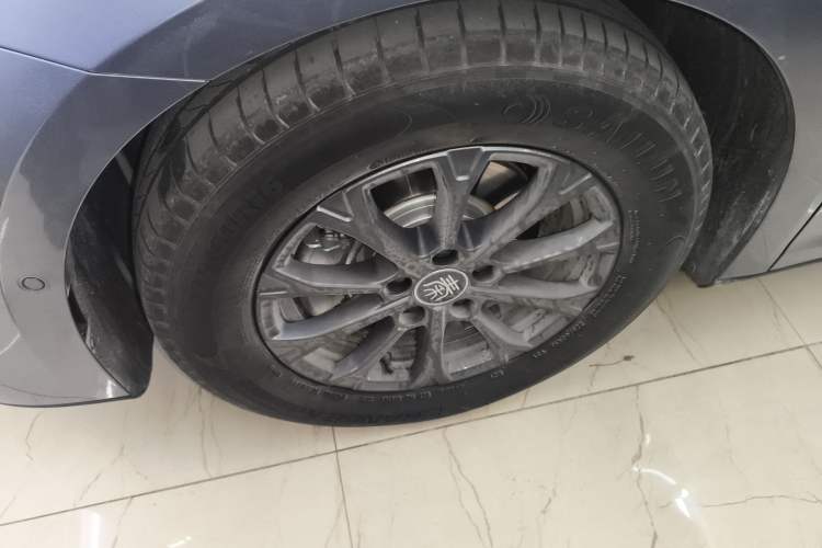 Used BYD Qin L 2025 DM-i Smart Drive 80KM Leading Model Left Front Wheel Hub
