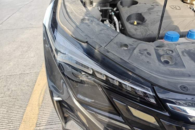 Used CHANGAN UNI-Z New Energy 2024 Blue Whale Smart Electric iDD 125km Excellence Model Right Front Headlight