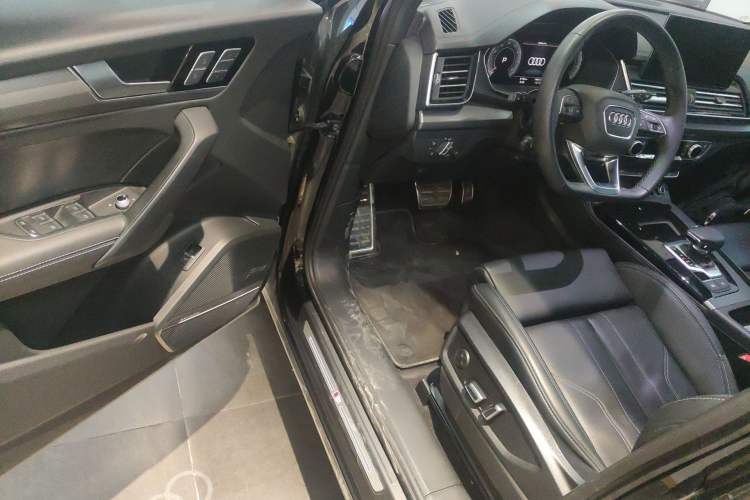 Used Audi Q5L 2025 quattro 45th Anniversary Edition 45 TFSI Luxury Dynamic Model Driver Seat