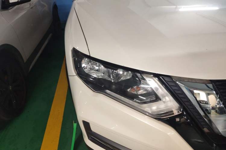 Used Nissan X-Trail 2017 2.0L CVT Comfort Edition 2WD Right Front Headlight