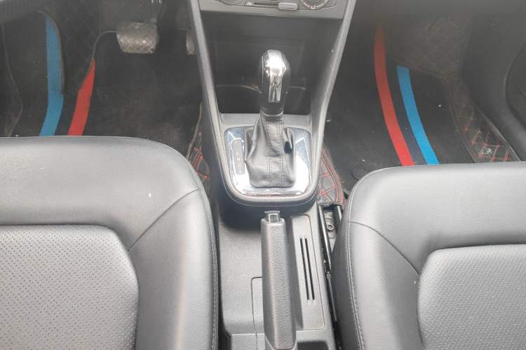 Used Volkswagen Jetta 2015 Value Edition 1.6L Automatic Fashion Version Gear Lever