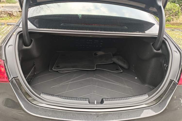 Used Mercedes-Benz C-Class 2025 Refresh C 260 L Night Edition Sports Version Trunk