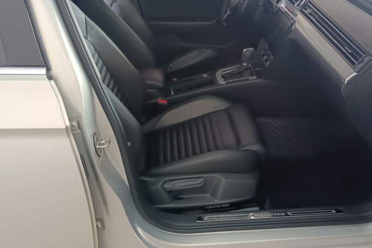 Used Volkswagen Magotan 2018 280TSI DSG Comfort Model Right Front Seat