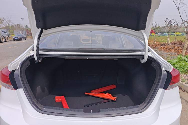 Used Hyundai Elantra (6th Generation / Lingdong) 2018 1.4T Dual-Clutch Xuan Dong · Dynamic Edition Trunk