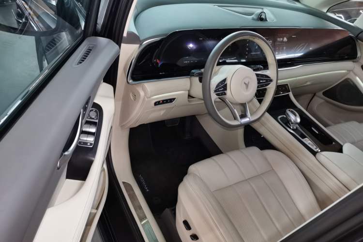 Used VOYAH Dream 2024 PHEV Extended-Range Premium Edition Interior 3