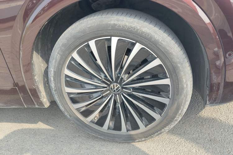 Used Volkswagen Viloran 2020 380TSI Prestige Edition Right Front Wheel Hub