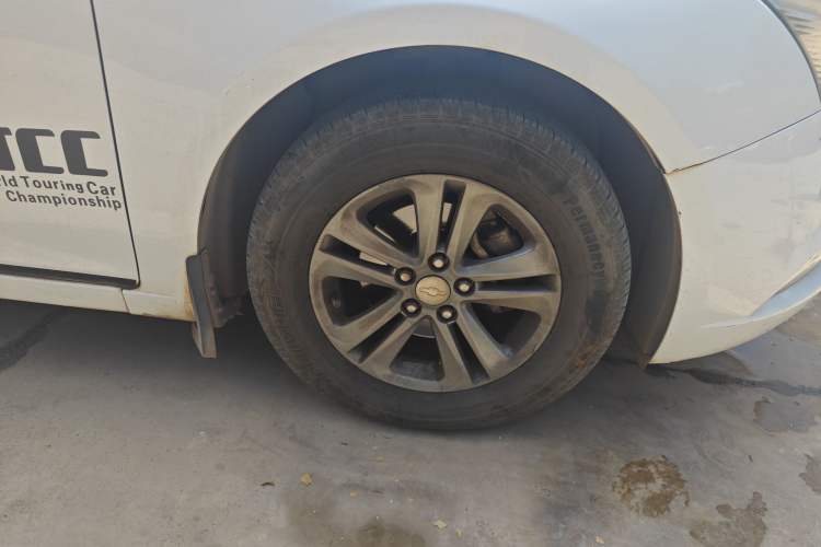 Used Chevrolet Cruze 2015 1.5L Classic SL MT Right Front Wheel Hub