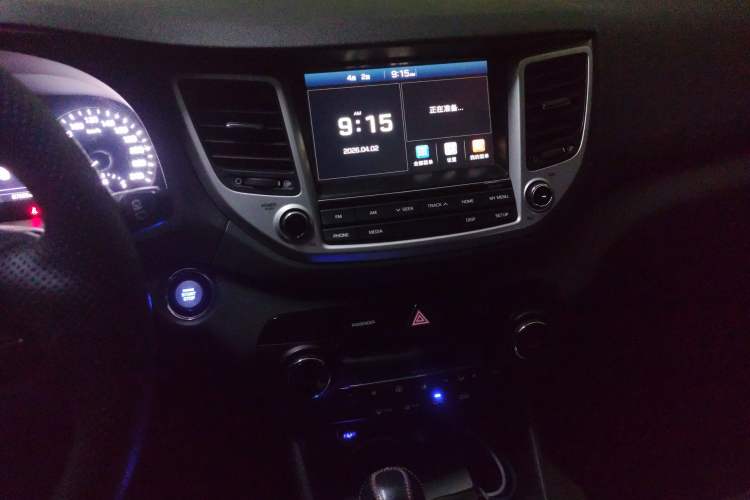 Used Hyundai Tucson 2015 1.6T Dual-Clutch Two-Wheel-Drive Smart Model Audio And AC Panel