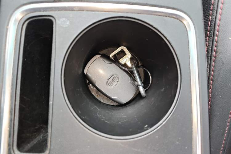 Used BYD Qin New Energy 2015 1.5T Dual-Crown Flagship Plus Edition
