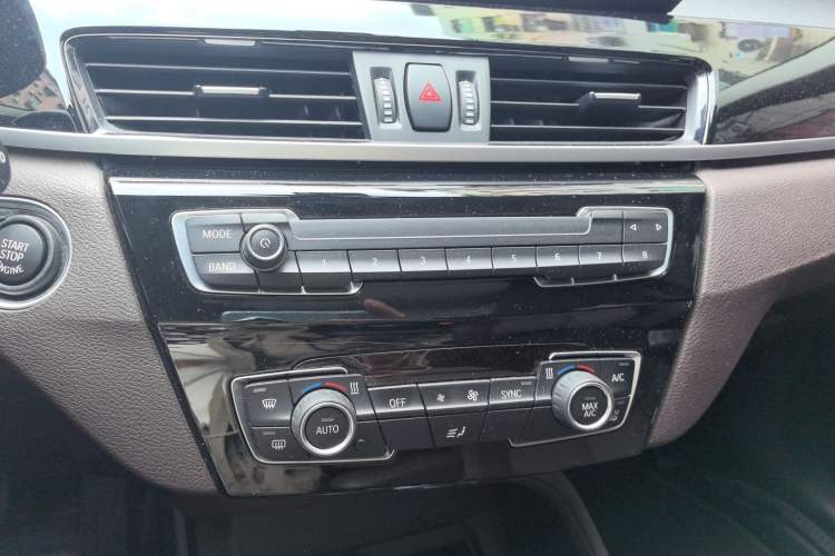 Used BMW X1 2022 sDrive25Li Leading Model Audio And AC Panel
