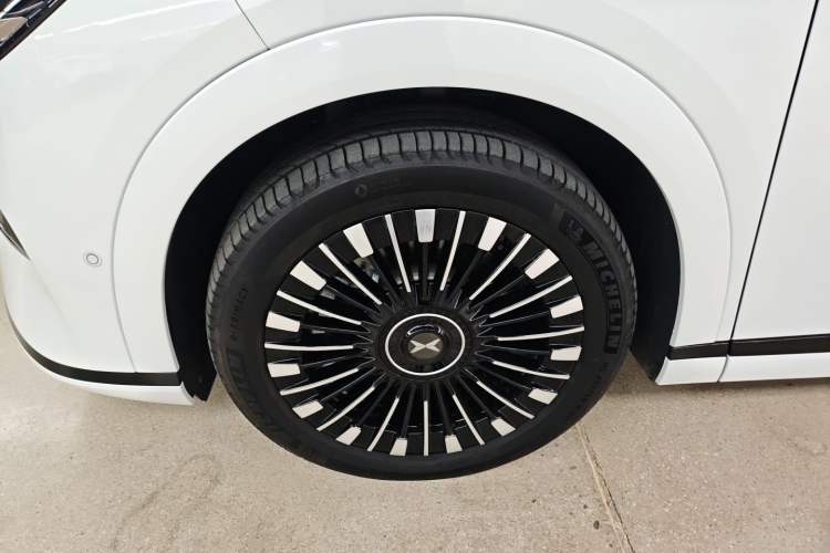 Used XPeng X9 2025 740 Ultra-Long Range Max
