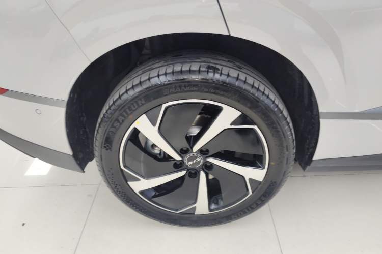 Used BYD Sealion 06 New Energy 2025 Model EV 605 Navigation Pro Edition Right Rear Wheel Hub